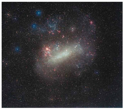 Большое Магелланово Облако - крупнейший спутник нашей звездной системы; возможно, он влияет на темную материю Галактики