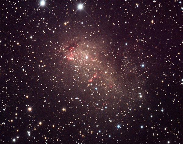 <noindex><a target=_blank href=http://en.wikipedia.org/wiki/IC_10>IC 10</a></noindex>, одна из хорошо изученных приближенных к нам LSB-галактик (иллюстрация Adam Block / NOAO / AURA / NSF).