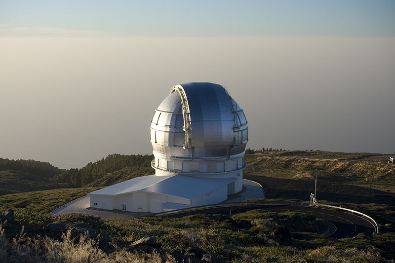 Большой Канарский телескоп (GTC)
расположен на испанской территории Канарских островов. Диаметр его главного зеркала – 10.4 м.