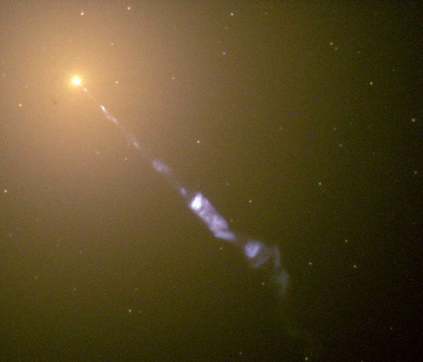 Релятивистские струи до сих пор остаются не слишком изученным явлением. Обнаружение галактики с множественными струями может принести новую информацию о них. (Фото NASA / The Hubble Heritage Team.)